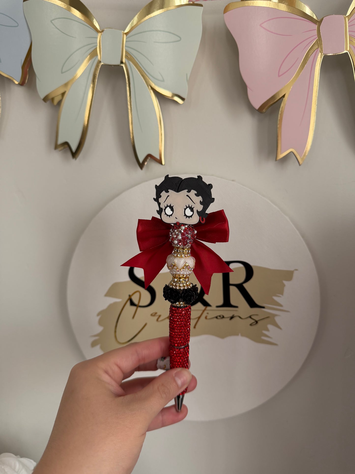 Betty Pen Topper